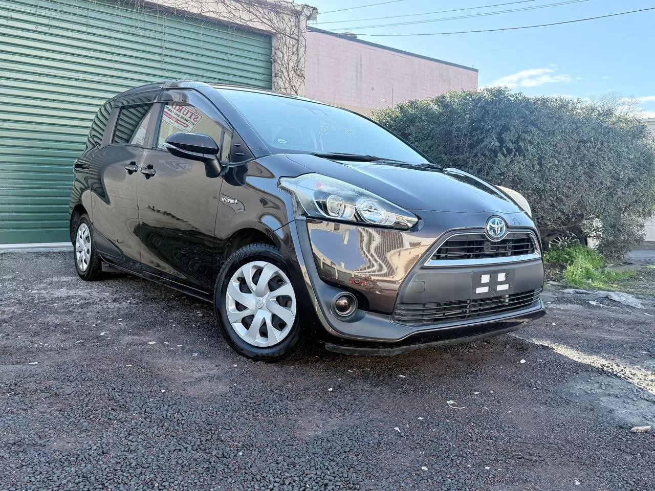 2015 Toyota Sienta Hybrid 7 Seater – photo 1