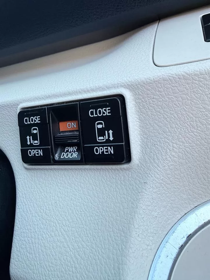 2015 Toyota Sienta Hybrid 7 Seater – photo 10