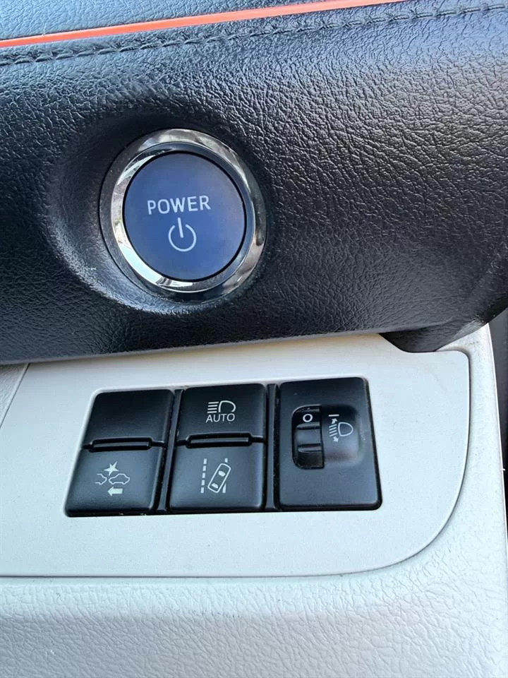 2015 Toyota Sienta Hybrid 7 Seater – photo 11