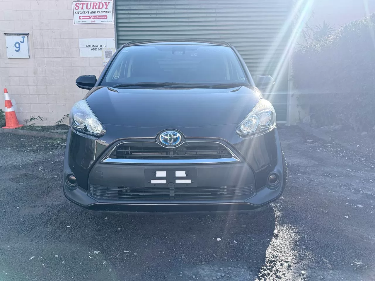 2015 Toyota Sienta Hybrid 7 Seater – photo 2