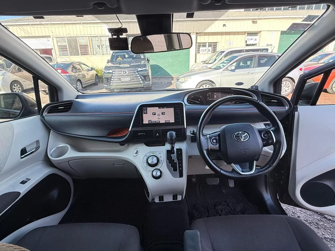 2015 Toyota Sienta Hybrid 7 Seater – photo 9