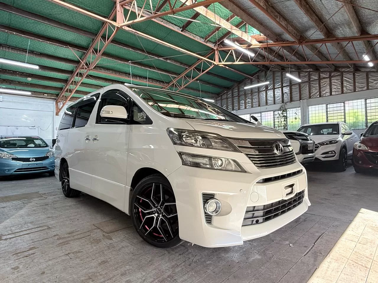 2014 Toyota Vellfire New Wheels Power Doors – photo 1
