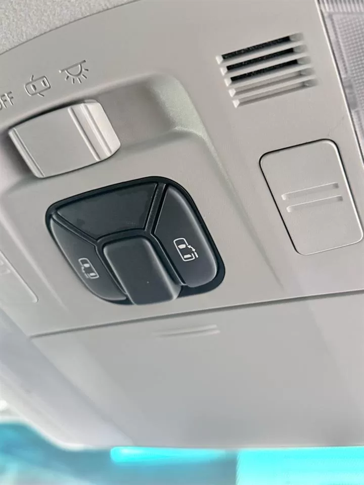 2014 Toyota Vellfire New Wheels Power Doors – photo 16