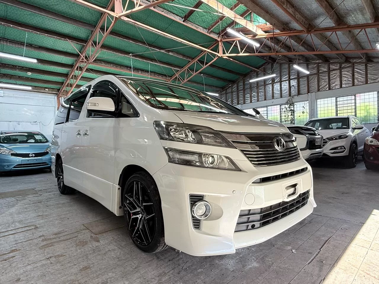 2014 Toyota Vellfire New Wheels Power Doors – photo 3