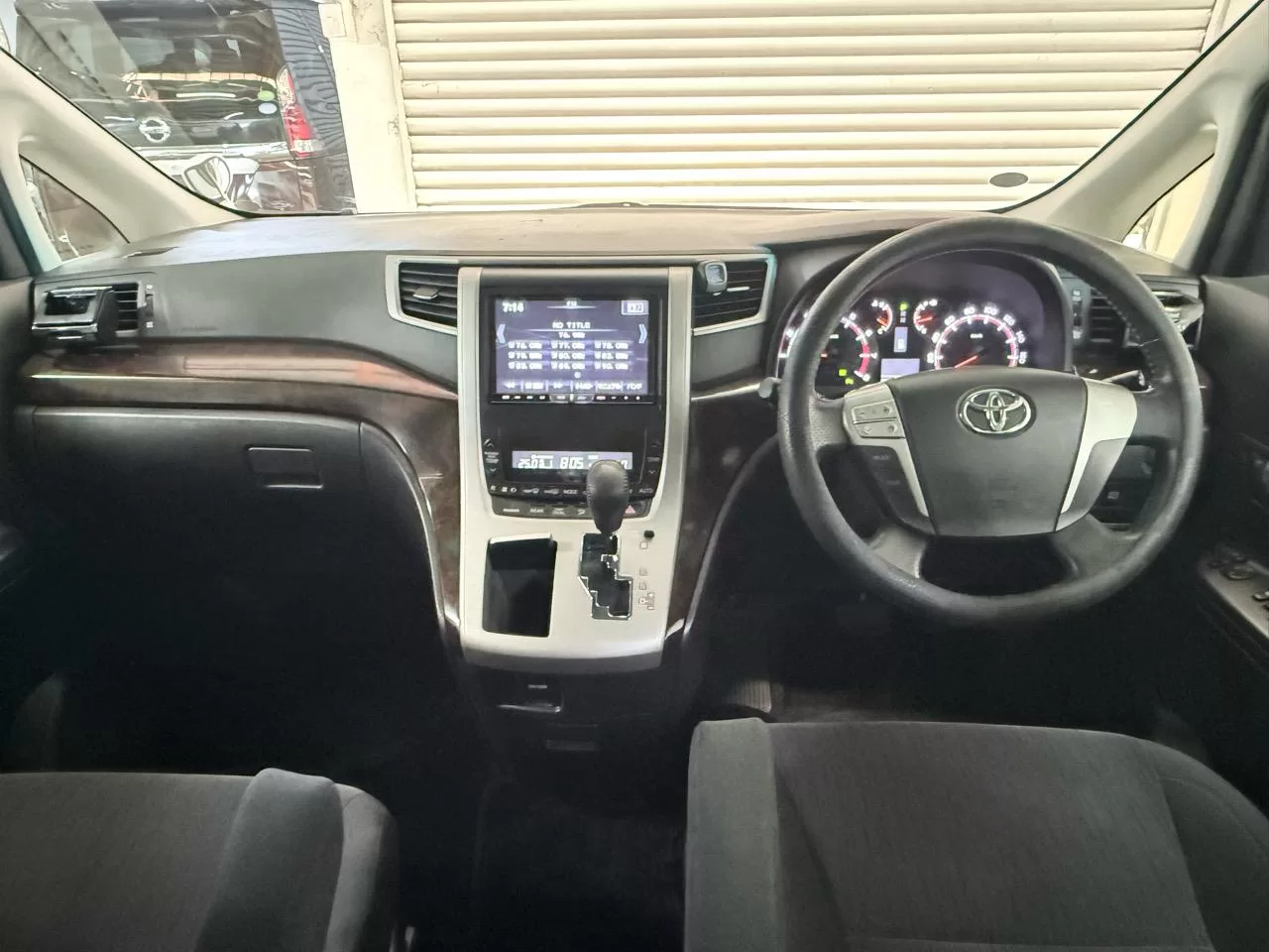 2014 Toyota Vellfire New Wheels Power Doors – photo 9