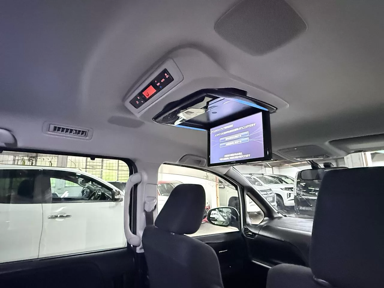2015 Toyota Noah Hybrid G – photo 12