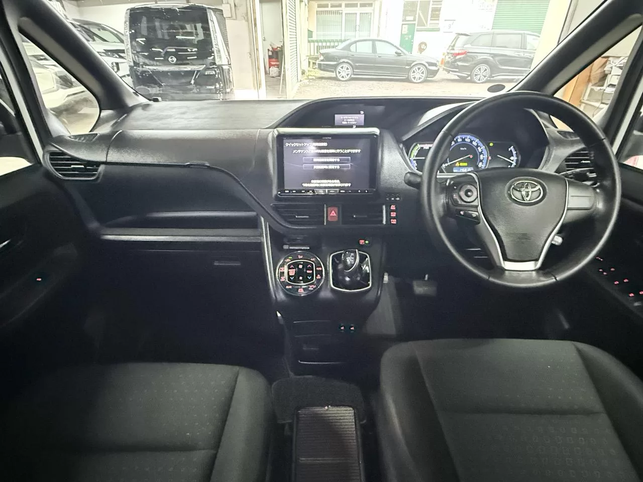 2015 Toyota Noah Hybrid G – photo 13