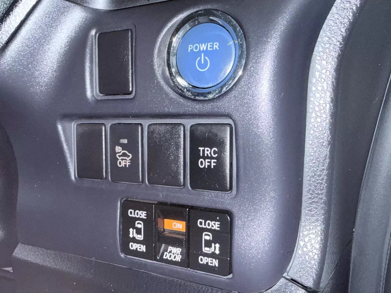 2015 Toyota Noah Hybrid G – photo 19