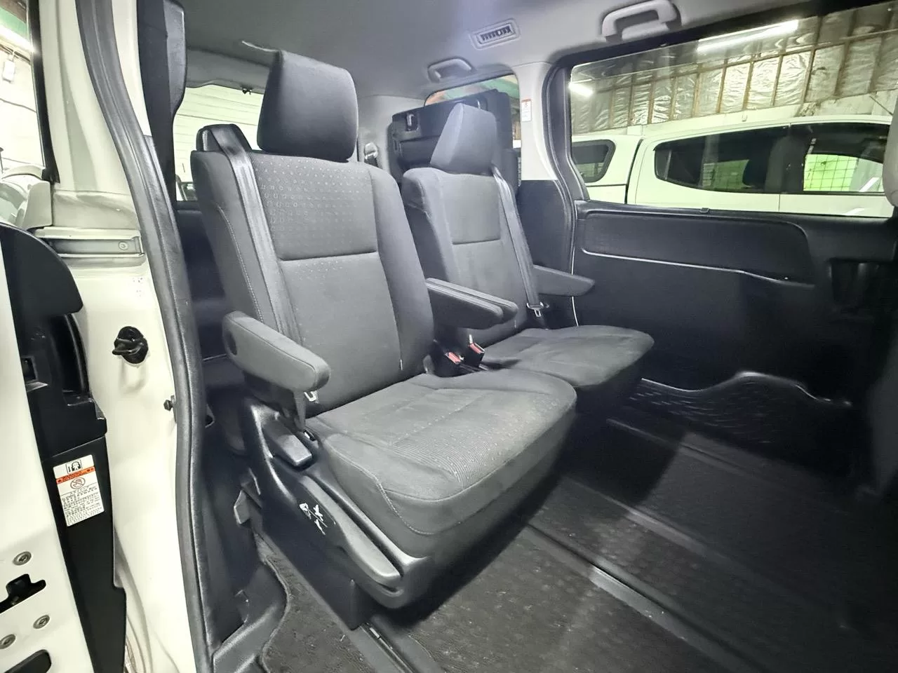 2015 Toyota Noah Hybrid G – photo 8