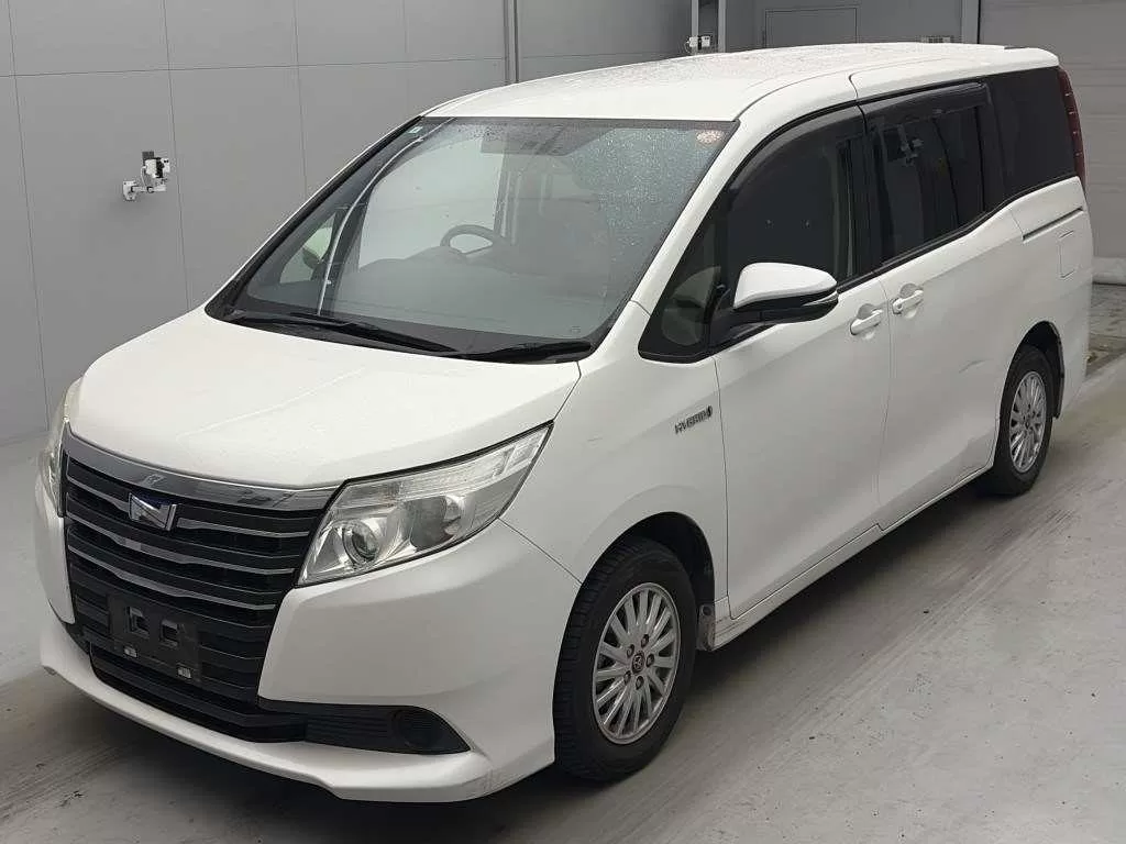 2015 Toyota Noah Hybrid 7 Seater – photo 1