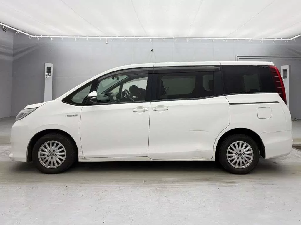 2015 Toyota Noah Hybrid 7 Seater – photo 3