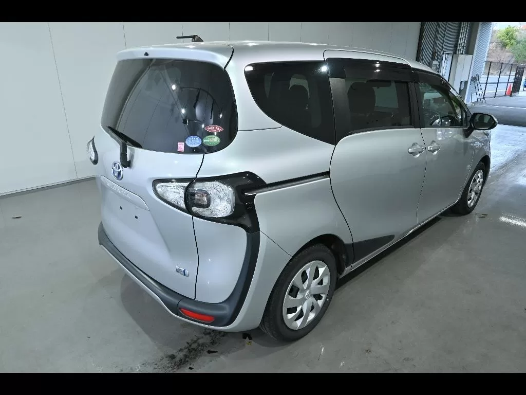 2017 Toyota Sienta Hybrid 7 Seater – photo 2