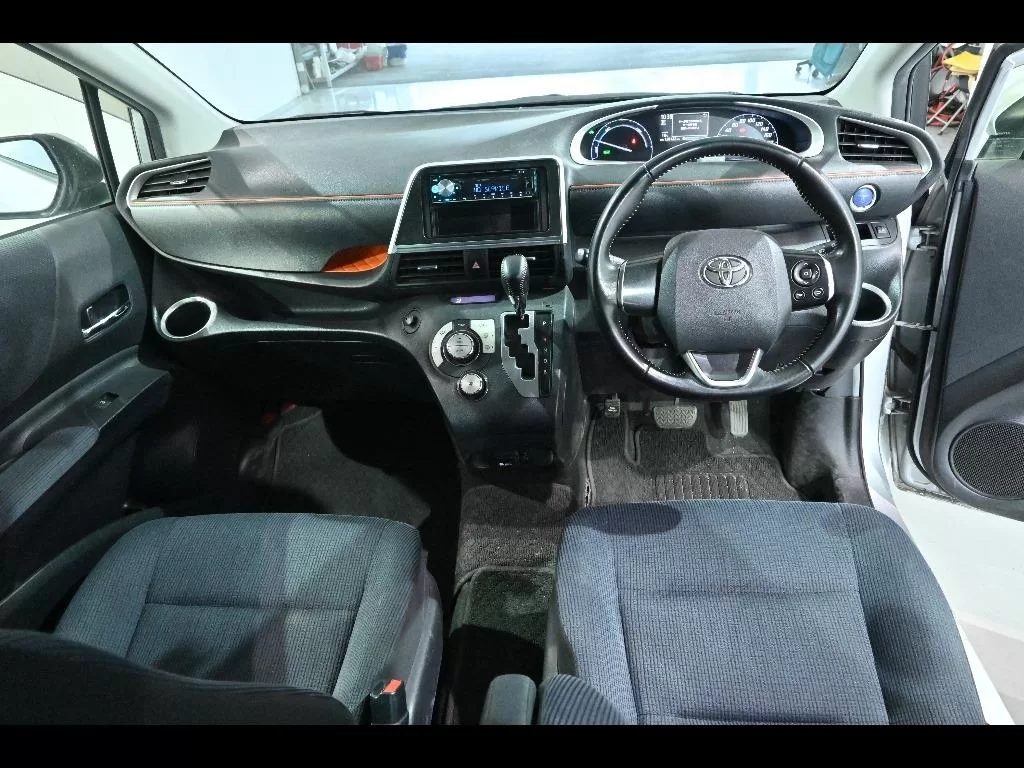 2017 Toyota Sienta Hybrid 7 Seater – photo 3